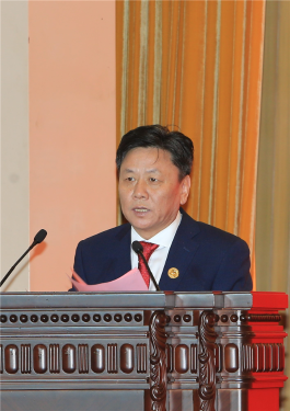 新疆中泰化學(xué)股份有限公司董事長(zhǎng)王洪欣作經(jīng)驗(yàn)交流