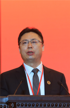 陜西煤業(yè)化工集團(tuán)神南礦業(yè)有限責(zé)任公司董事長(zhǎng)吳群英作經(jīng)驗(yàn)交流